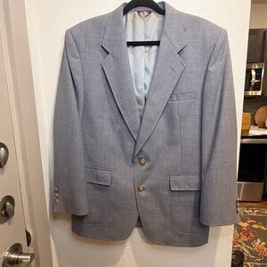 Hart Schaffner Marx Light Gray Two-Button Sport Coat with Gold Buttons